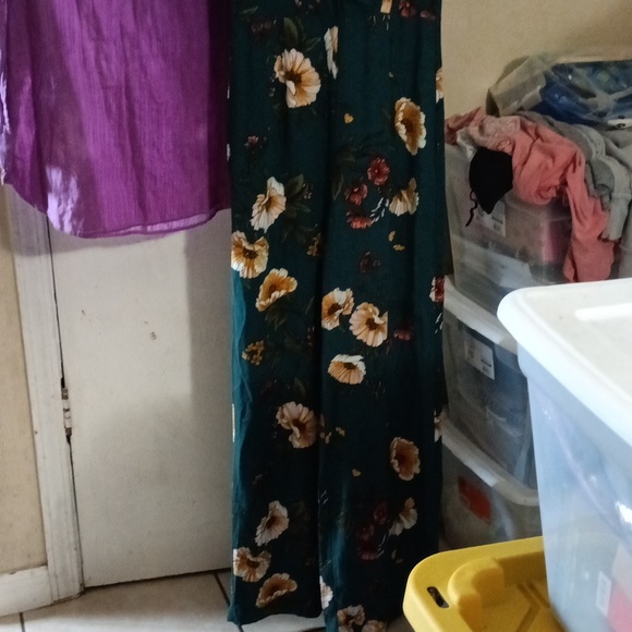 Gorgeous One-piece zip up shirt sleeve wide leg deep v neck jumper in green - Picture 2 of 4